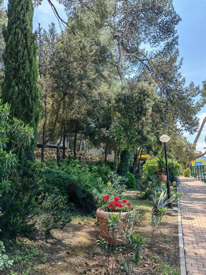 Mobile Home Tonka Biograd Na Moru Bagian luar foto